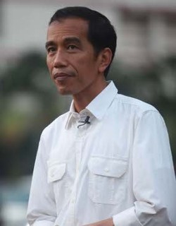 4 Destinasi Unik Jokowi Lantik Bawahan: Kampung Kumuh Hingga Pantai Perawan