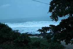 Keindahan Pantai berkarang & Ombak Pantai Rancabuaya Garut