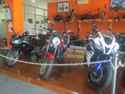 Moge CBU Terkadang Nongkrong Lama di Bea Cukai