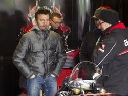 Max Biaggi Tes Motor Balap Ducati