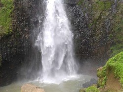 Liburan Cari Jodoh di Air Terjun Takapala Sulsel