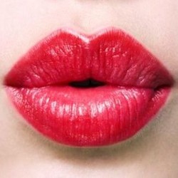 Artis-artis dengan Foto Ciuman Sesama Jenis yang Heboh di Internet