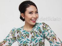 Gaya Chic Ayu Dewi