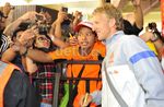 Timnas Belanda Disambut Fans dan Luna Maya