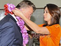 Timnas Belanda Disambut Fans dan Luna Maya