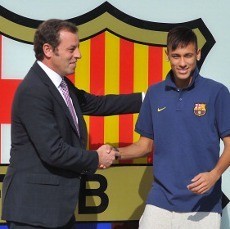 Usai Direkrut Barca, Nilai Neymar Lewati Iniesta dan Rooney