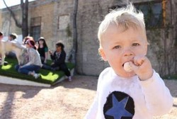 Ingin Sehat dengan Minum Susu Ibu? Kini Ada Permen Rasa ASI Lho