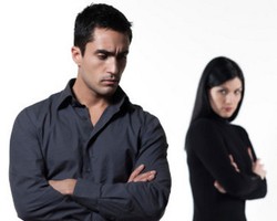 6 Cara Menghadapi Perilaku Kekasih yang Insecure