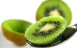 Kiwi, si Asam yang Kaya Asam Folat dan Vitamin C