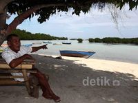 Menikmati Keindahan Pantai Pasir Perawan