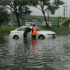 BMW Mogok Imbas Banjir di Porong