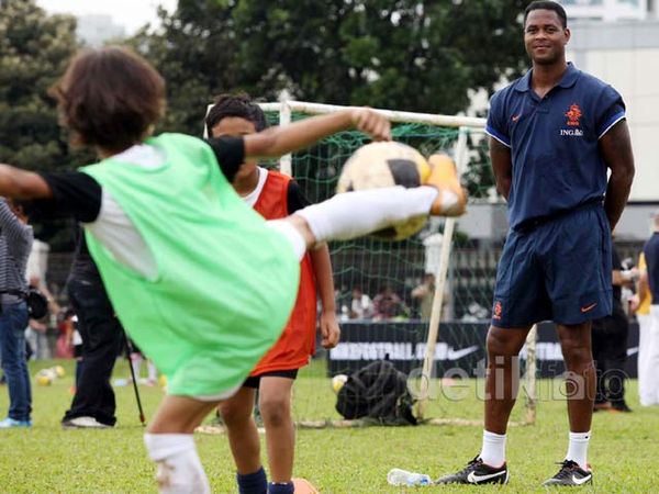 Ratusan Anak Dilatih Van Gaal, Gullit dan Kluivert