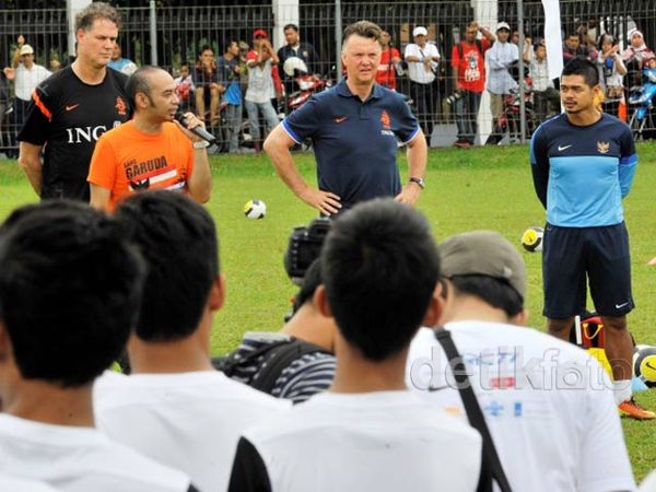 Kala Van Gaal dkk. Melatih Anak-anak