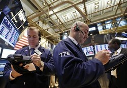 Marak Tekanan Jual, Wall Street Kena Koreksi