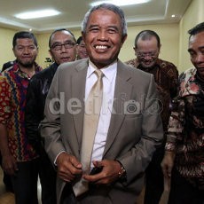 Kecewa Tak Bisa Pakai Jersey Merah Putih, Djohar Minta Pemain Tetap Semangat