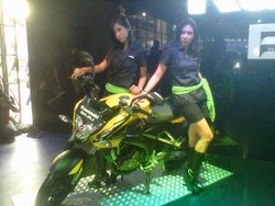 Kawasaki Bajaj Pulsar 200NS Resmi Meluncur di RI