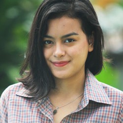 Eva Celia: Cuti Kuliah, Syuting Film, dan Bikin Album