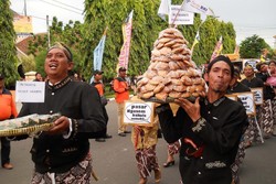Uniknya Kirab dan Gebyar Pasar Tradisional Yogya
