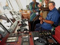 SBY Tinjau Kapal Rainbow Warrior