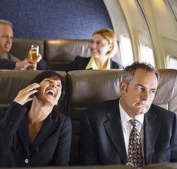 Awas! Nyalakan Ponsel di Pesawat Terancam 4 Tahun Penjara