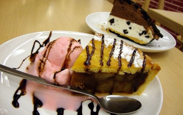 Ngemil Es Krim Sore-sore di Island Creamery