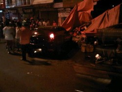 Hyundai Tabrak Warung Pecel Ayam di Depok