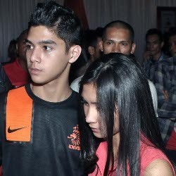 Mesranya Al, Gandeng Sang Kekasih Nonton Bola