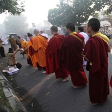Bikkhu Nepal dan Indonesia Serukan Perdamaian untuk Konflik Myanmar