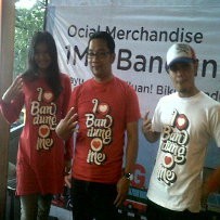 Ridwan Kamil Mengemas Merchandise Jadi 1M 4 BDG