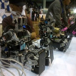 Puluhan Robot Invasi Semarang