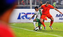 Dimainkan di babak kedua, Andik Vermansyah, beberapa kali merepotkan pertahanan Belanda. Ron Vlaar pun harus ekstra keras menjaganya. Mohammad Resha Pratama/detikFoto.