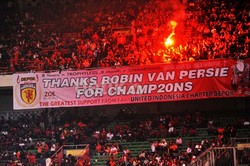 Salah satu banner dari pendukung Manchester United di Indonesia. Tentu saja ini ditunjukkan untuk Robin van Persie dan juga Arsenal. Mohammad Resha Pratama/detikFoto.