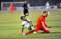 Andik punya peluang mencetak gol namun Kenneth Vermeer mampu menghadangnya. Mohammad Resha Pratama/detikFoto.