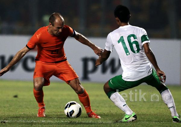 Singa Oranye Hantam Garuda di GBK