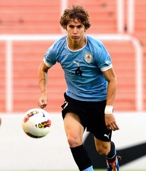 MU Rekrut Bek Muda Uruguay