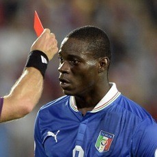 Dikartu Merah, Balotelli Dibela Buffon
