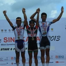 Etape Enam Milik Ronnel Hualda