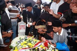 Pesan Tentang Kematian dari Taufiq Kiemas ke Fadel Muhammad