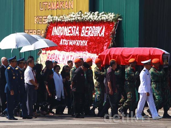 Jenazah Taufiq Kiemas Tiba di Lanud Halim