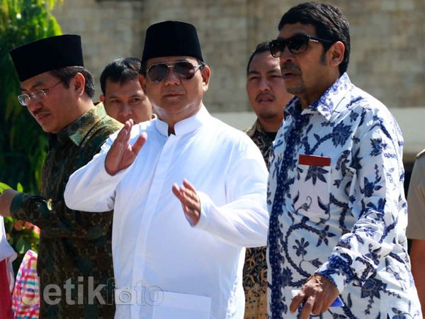 Tokoh Nasional Hadiri Pemakaman Taufiq Kiemas