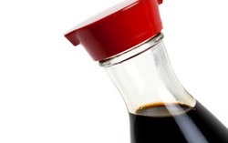 Wah, Pria Ini Nyaris Tewas Gara-gara Minum Kecap Asin!