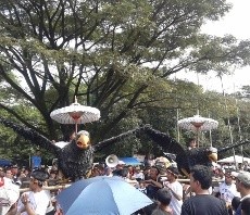 Kesenian Benjang Ramaikan Kampanye Pasangan Balex di Tegallega