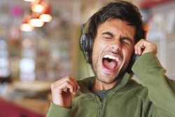 Ini Bahayanya Mendengarkan Musik Terlalu Lama dan Keras