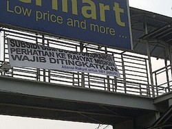 Spanduk Dukung Kenaikan BBM Terpampang di Jalur Ragunan-Mampang