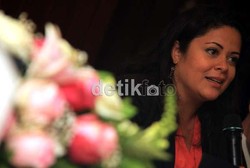 Adik Obama Kunjungi 2 Kampus dan Kebun Kopi di Yogya