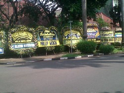 Karangan Bunga untuk Taufiq Kiemas yang Tak Putus-putus di Teuku Umar