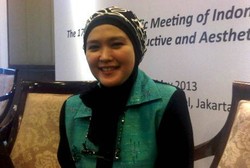 dr Lisa Hasibuan, Bisa Ubah Wajah Amburadul Jadi Cantik Jelita