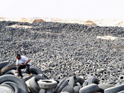 Pembuangan Ban Bekas Terbesar di Dunia, Bisa Dilihat dari Ruang Angkasa