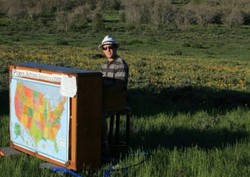 Pria Ini Traveling Keliling Amerika Bawa Piano