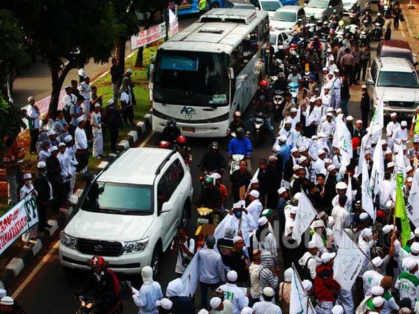 Ada Demo FPI, Lalin Semanggi-Blok M Macet